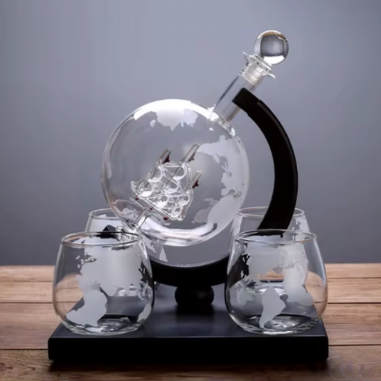 Стъклен Диспенсър за Уиски с Чаши – Etched Globe на супер цена от Neostyle.bg